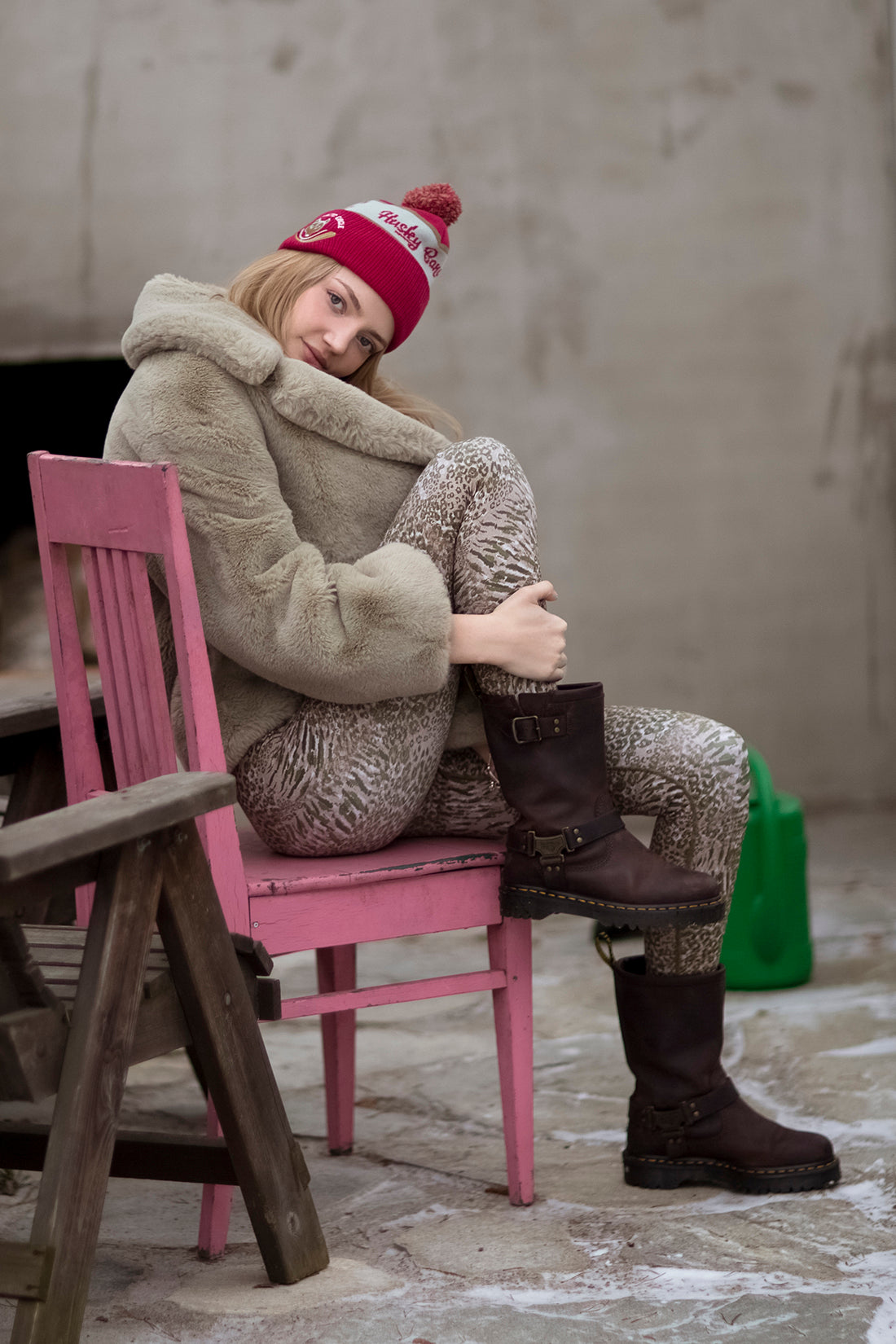 Northern BOMBOM Berry Leaves Red Beanie