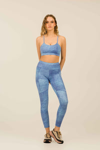 Minglee in Light Jeans
