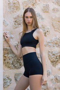 Mondo Short in Black
